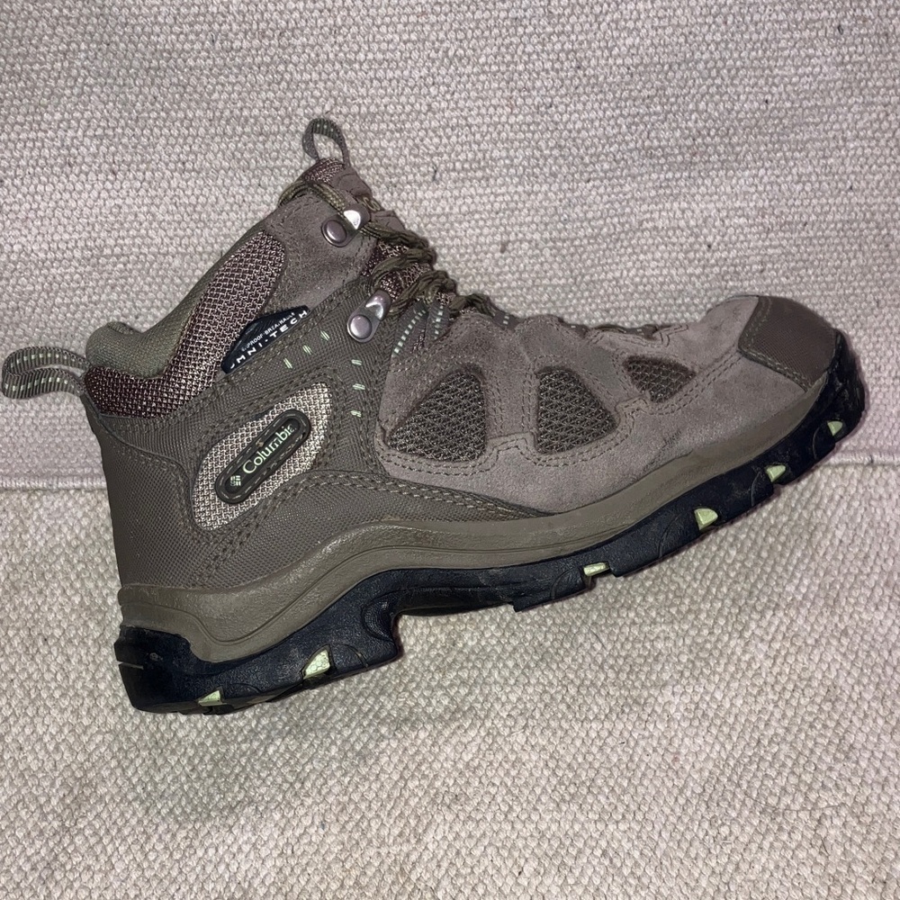 Columbia 6 1/2 wm’s eur 37.5 hiking waterproof breathable Boots shoes mid height